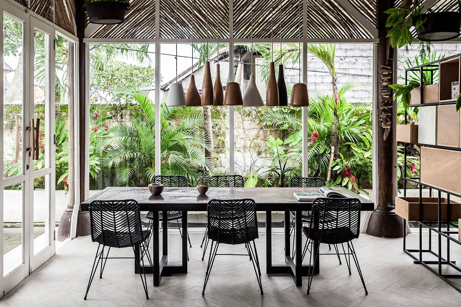 BIOMBO ARCHITECTURE & INTERIORS STUDIO - Bali Interiors